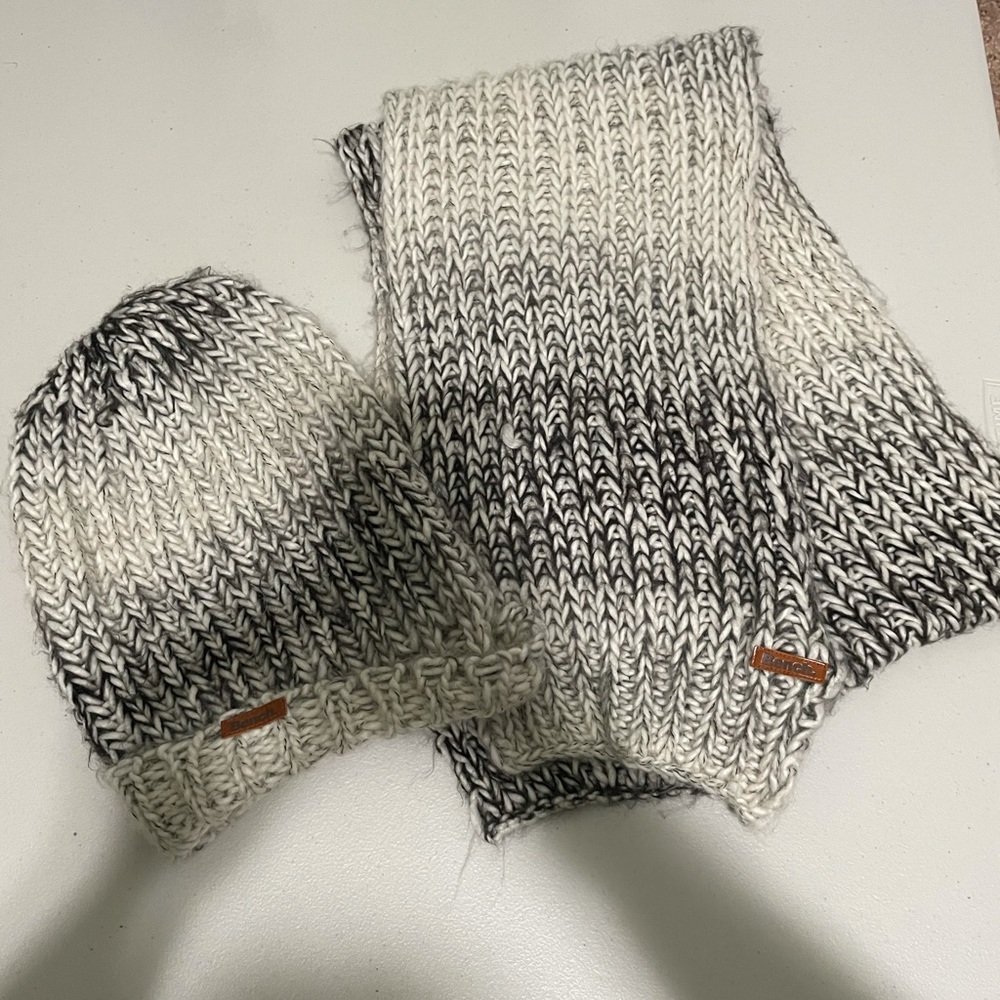 Bench Beanie and Scarf Set